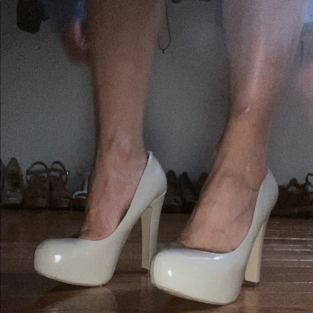 G by Guess gently used pumps